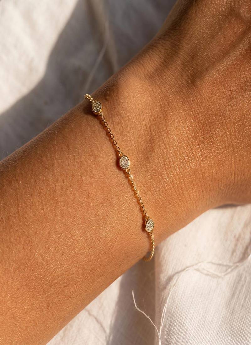 Elegant 925 Sterling Silver Bracelet with Round Crystal Accents and Delicate Gold-Plated Chain Design for Women