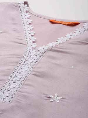 Women Floral Embroidered Regular Thread Work Kurta with Trousers & With Dupatta 2