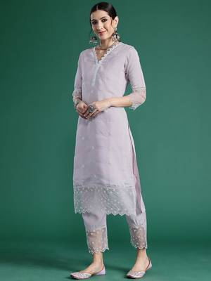 Women Floral Embroidered Regular Thread Work Kurta with Trousers & With Dupatta 5