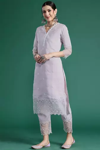 Women Floral Embroidered Regular Thread Work Kurta with Trousers & With Dupatta