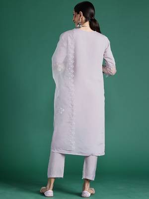 Women Floral Embroidered Regular Thread Work Kurta with Trousers & With Dupatta 6