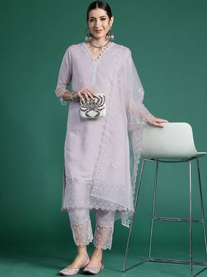 Women Floral Embroidered Regular Thread Work Kurta with Trousers & With Dupatta 7