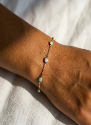 Elegant 925 Sterling Silver Bracelet with Blue Opal Stones and Delicate Gold-Plated Chain Design for Women 3