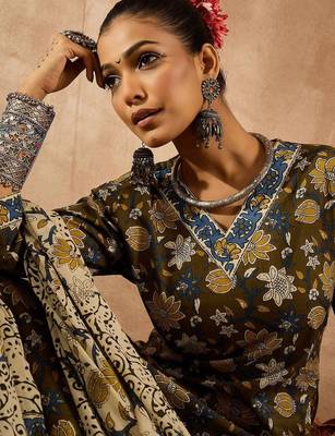 Women Floral Printed Regular Pure Cotton Kurta with Trousers & With Dupatta 1