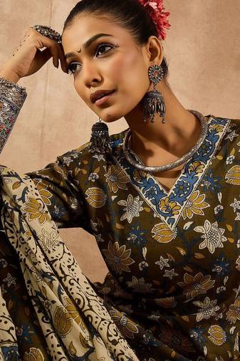 Women Floral Printed Regular Pure Cotton Kurta with Trousers & With Dupatta