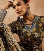 Women Floral Printed Regular Pure Cotton Kurta with Trousers & With Dupatta