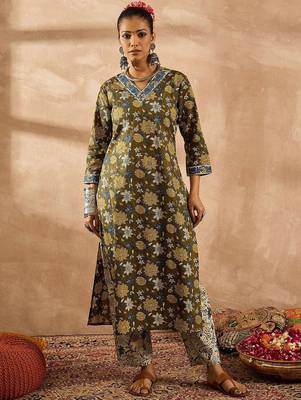 Women Floral Printed Regular Pure Cotton Kurta with Trousers & With Dupatta 2