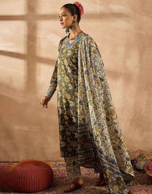 Women Floral Printed Regular Pure Cotton Kurta with Trousers & With Dupatta 3