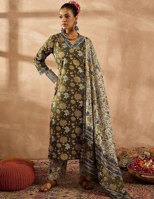 Women Floral Printed Regular Pure Cotton Kurta with Trousers & With Dupatta 5