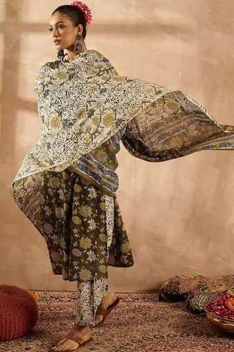 Women Floral Printed Regular Pure Cotton Kurta with Trousers & With Dupatta