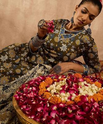 Women Floral Printed Regular Pure Cotton Kurta with Trousers & With Dupatta 7