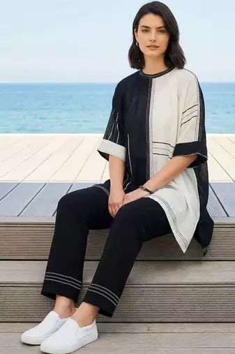 Women Colourblocked Regular Thread Work Kurta with Trousers