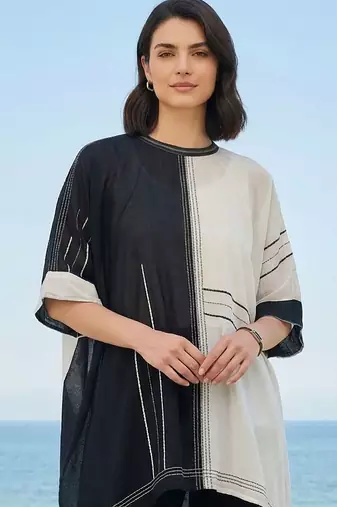 Women Colourblocked Regular Thread Work Kurta with Trousers