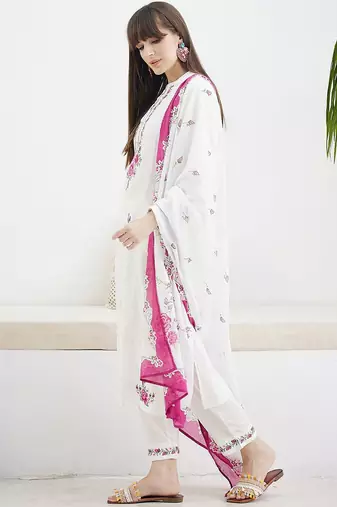 Floral Embroidered Thread Work Pure Cotton Kurta With Trousers & Dupatta