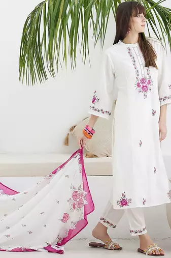 Floral Embroidered Thread Work Pure Cotton Kurta With Trousers & Dupatta