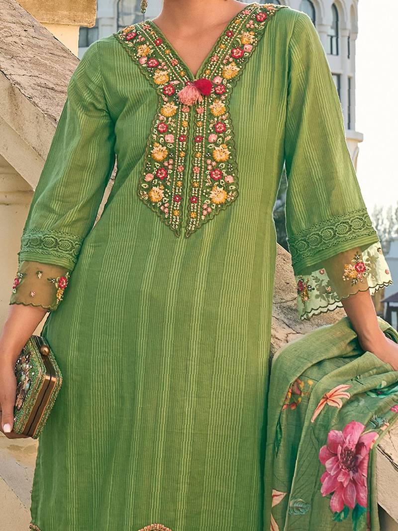 Floral Embroidered Thread Work Pure Cotton Kurta with Trousers & With Dupatta