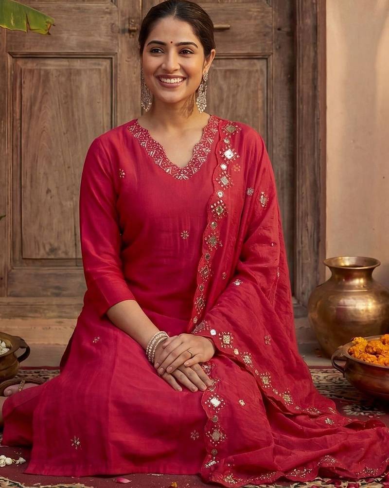 Women Ethnic Motifs Embroidered Regular Mirror Work Kurta with Trousers & With Dupatta
