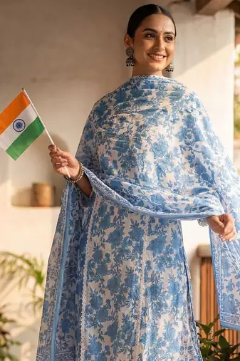 Women Floral Printed Regular Thread Work Pure Cotton Kurta with Trousers & With Dupatta