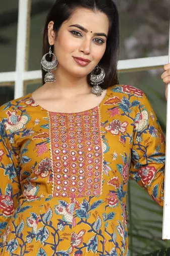 Reyon mustrad anarkali gown