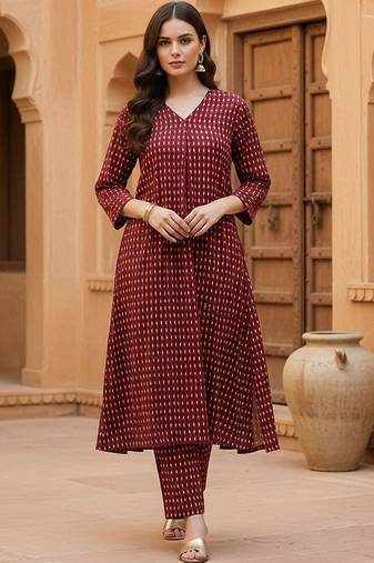 Women Printed Pleated Pure Cotton Kurta with Trousers