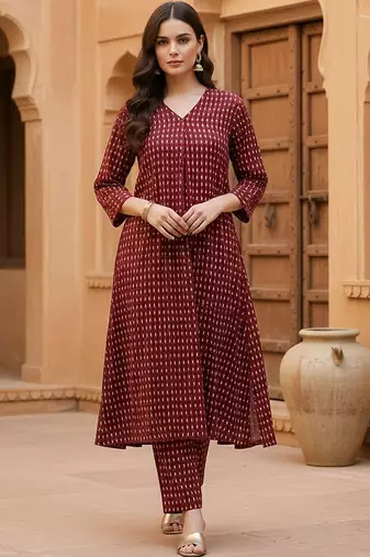 Women Printed Pleated Pure Cotton Kurta with Trousers