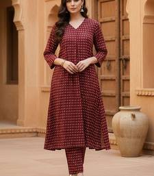 Women Printed Pleated Pure Cotton Kurta with Trousers