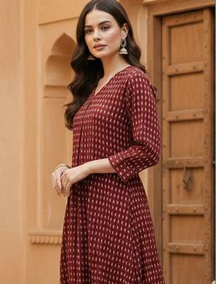 Women Printed Pleated Pure Cotton Kurta with Trousers 2