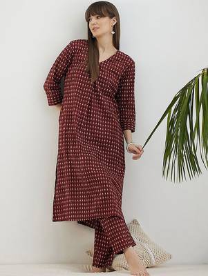 Women Printed Pleated Pure Cotton Kurta with Trousers 3