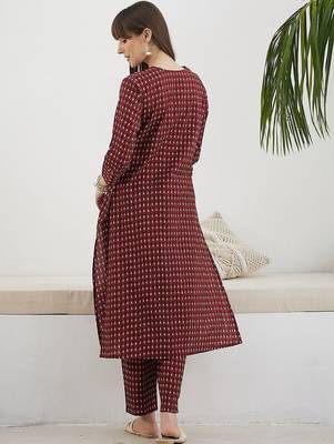 Women Printed Pleated Pure Cotton Kurta with Trousers 4