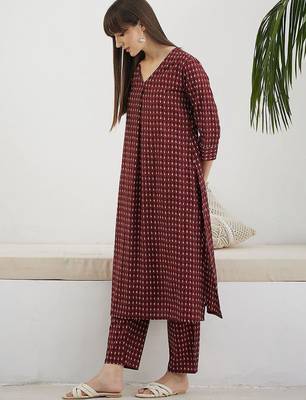 Women Printed Pleated Pure Cotton Kurta with Trousers 5