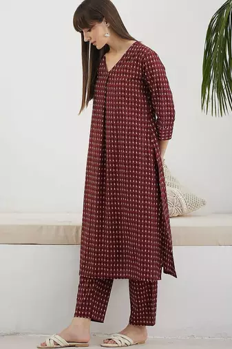 Women Printed Pleated Pure Cotton Kurta with Trousers