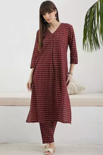 Women Printed Pleated Pure Cotton Kurta with Trousers