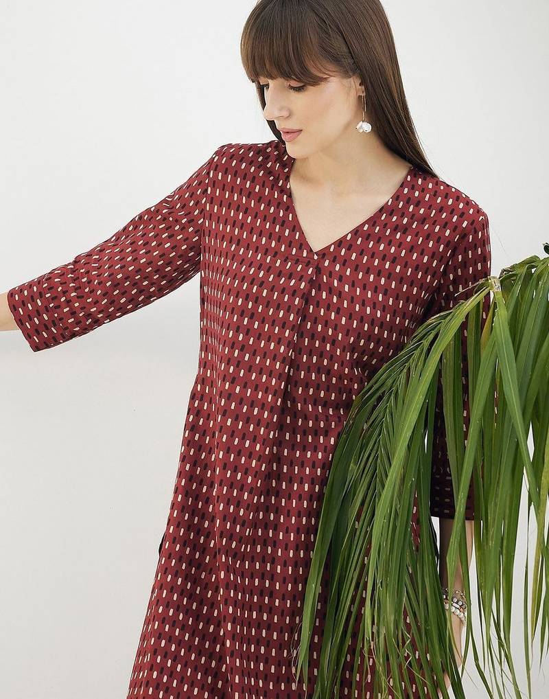 Women Printed Pleated Pure Cotton Kurta with Trousers