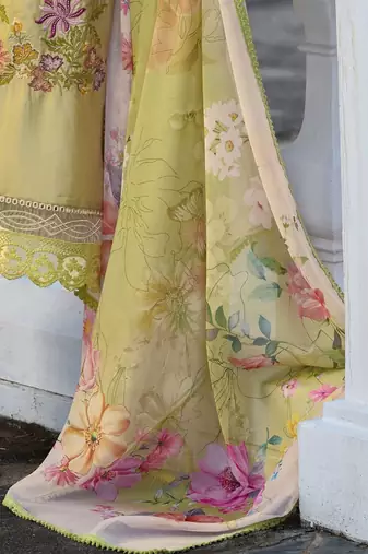 Floral Embroidered Regular Thread Work Kurta With Trouser & Dupatta
