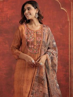 Motifs Printed Chanderi Cotton Round Neck Straight Kurta With Trousers & Dupatta 2