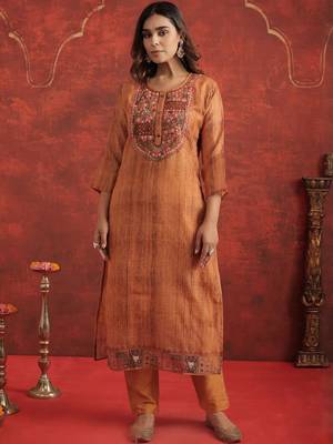 Motifs Printed Chanderi Cotton Round Neck Straight Kurta With Trousers & Dupatta 5