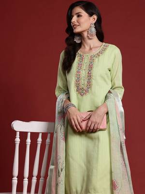Women Floral Embroidered Regular Thread Work Pure Cotton Kurta with Trousers & With Dupatta 1