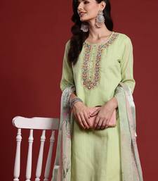 Women Floral Embroidered Regular Thread Work Pure Cotton Kurta with Trousers & With Dupatta