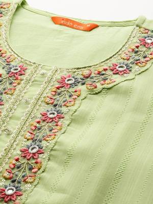 Women Floral Embroidered Regular Thread Work Pure Cotton Kurta with Trousers & With Dupatta 2