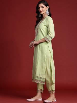Women Floral Embroidered Regular Thread Work Pure Cotton Kurta with Trousers & With Dupatta 6