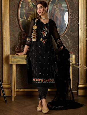 Women Floral Embroidered Regular Thread Work Kurta with Trousers & With Dupatta 1