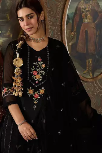 Women Floral Embroidered Regular Thread Work Kurta with Trousers & With Dupatta