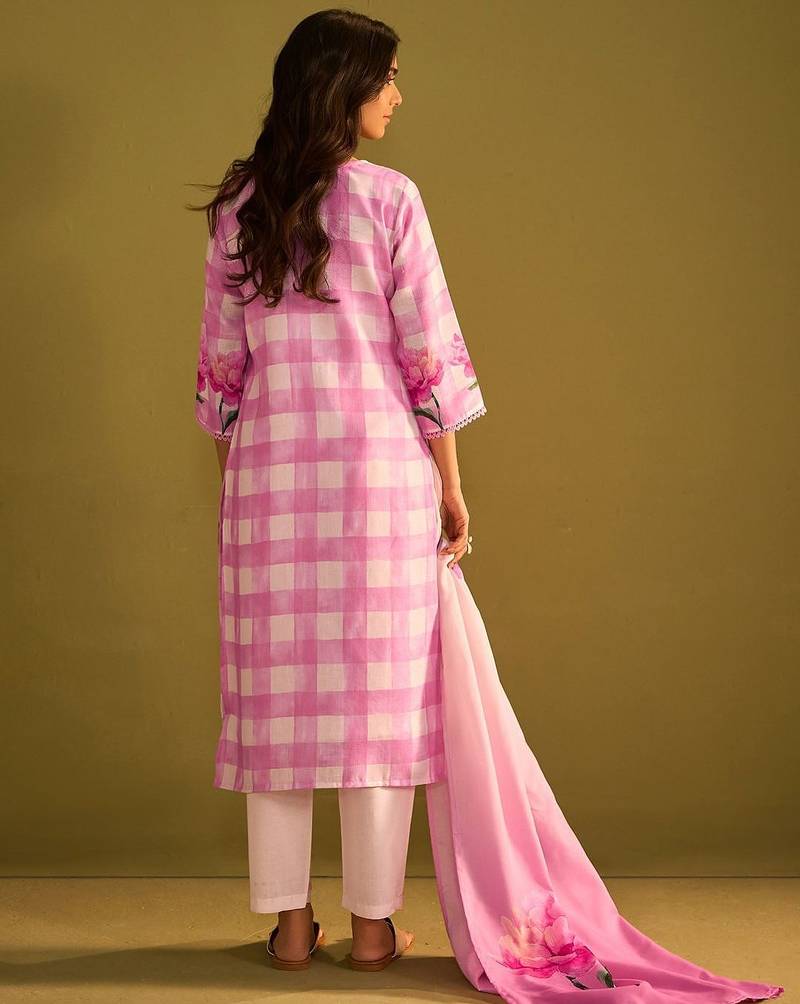 Floral Printed Sweetheart Neck Stone Work Linen Kurta With Trouser & Dupattta