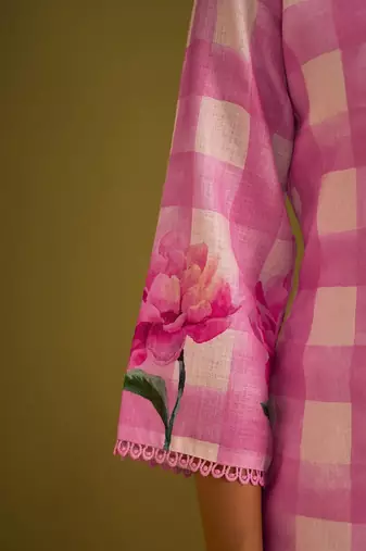 Floral Printed Sweetheart Neck Stone Work Linen Kurta With Trouser & Dupattta