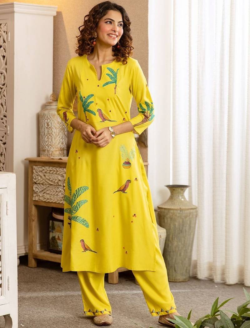 Women Ethnic Motifs Printed Regular Kurta with Trousers