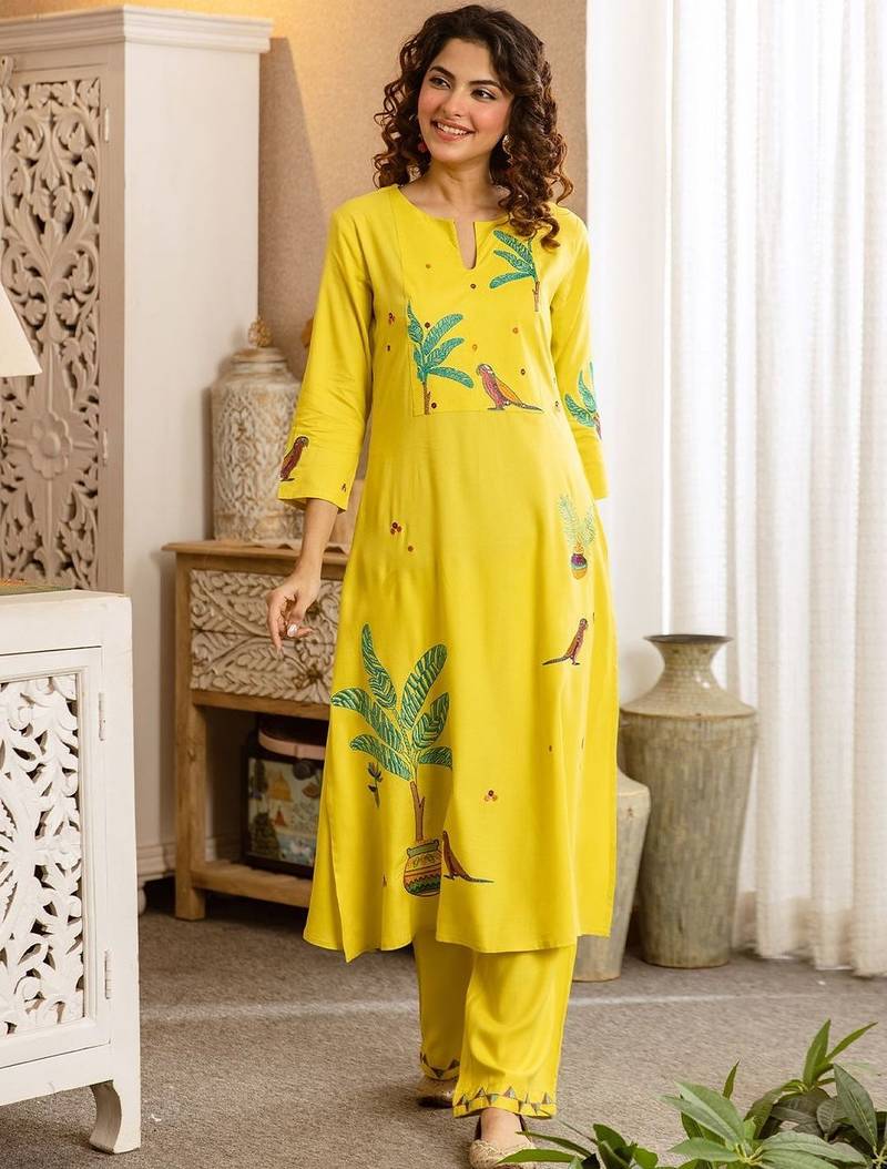 Women Ethnic Motifs Printed Regular Kurta with Trousers