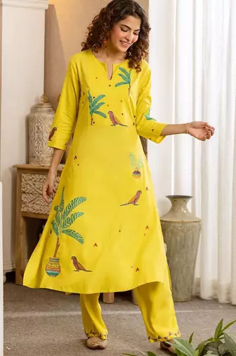 Women Ethnic Motifs Printed Regular Kurta with Trousers