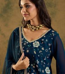 Women Floral Embroidered Regular Sequinned Kurta with Sharara & With Dupatta