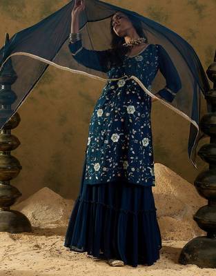 Women Floral Embroidered Regular Sequinned Kurta with Sharara & With Dupatta 7
