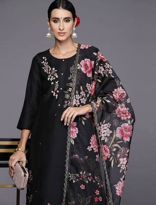 Women Floral Embroidered Regular Kurta with Trousers & Dupatta 1
